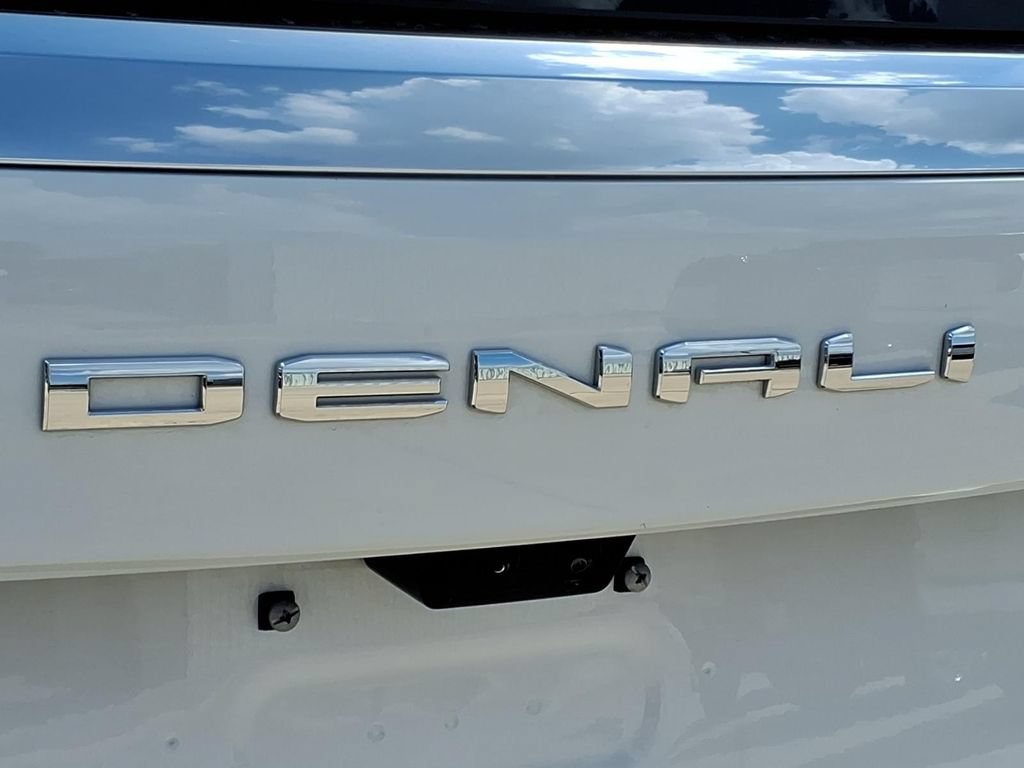 Used 2026 GMC Yukon XL Denali w/ Denali Reserve Package RWD image 12