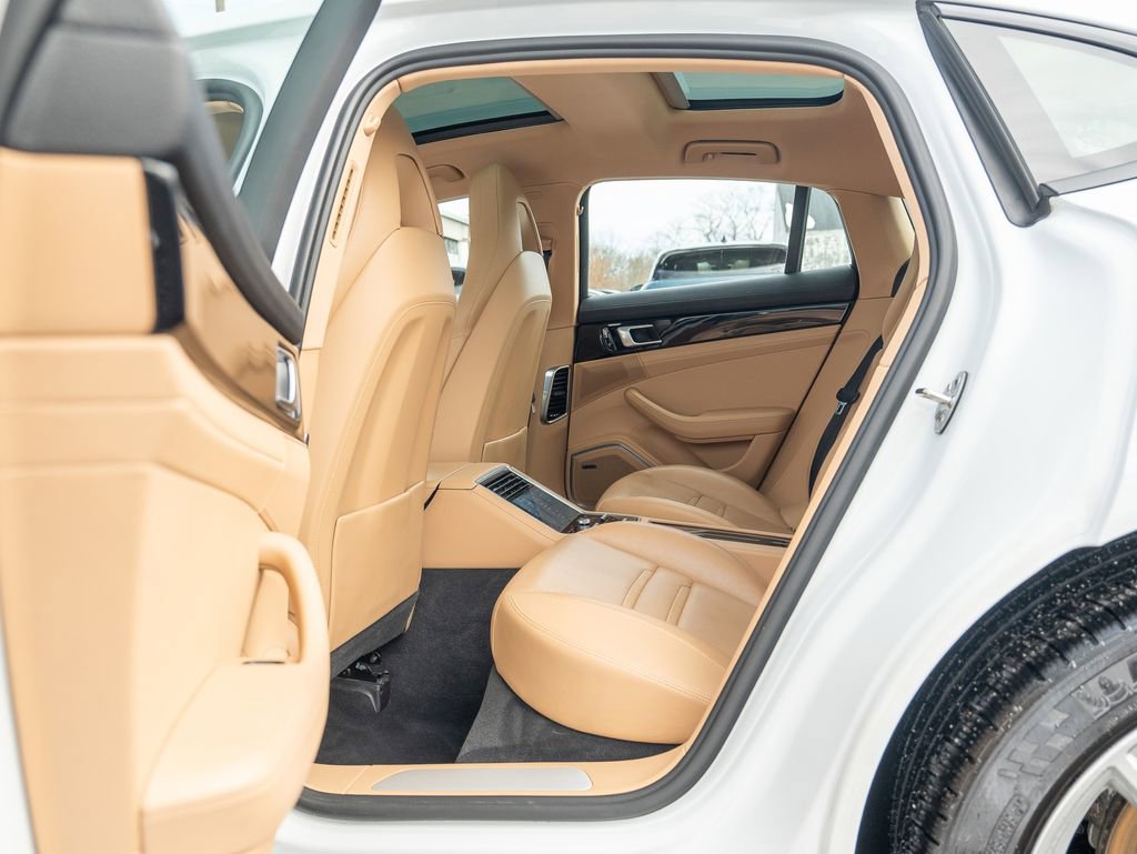 Used 2018 Porsche Panamera 4 image 33