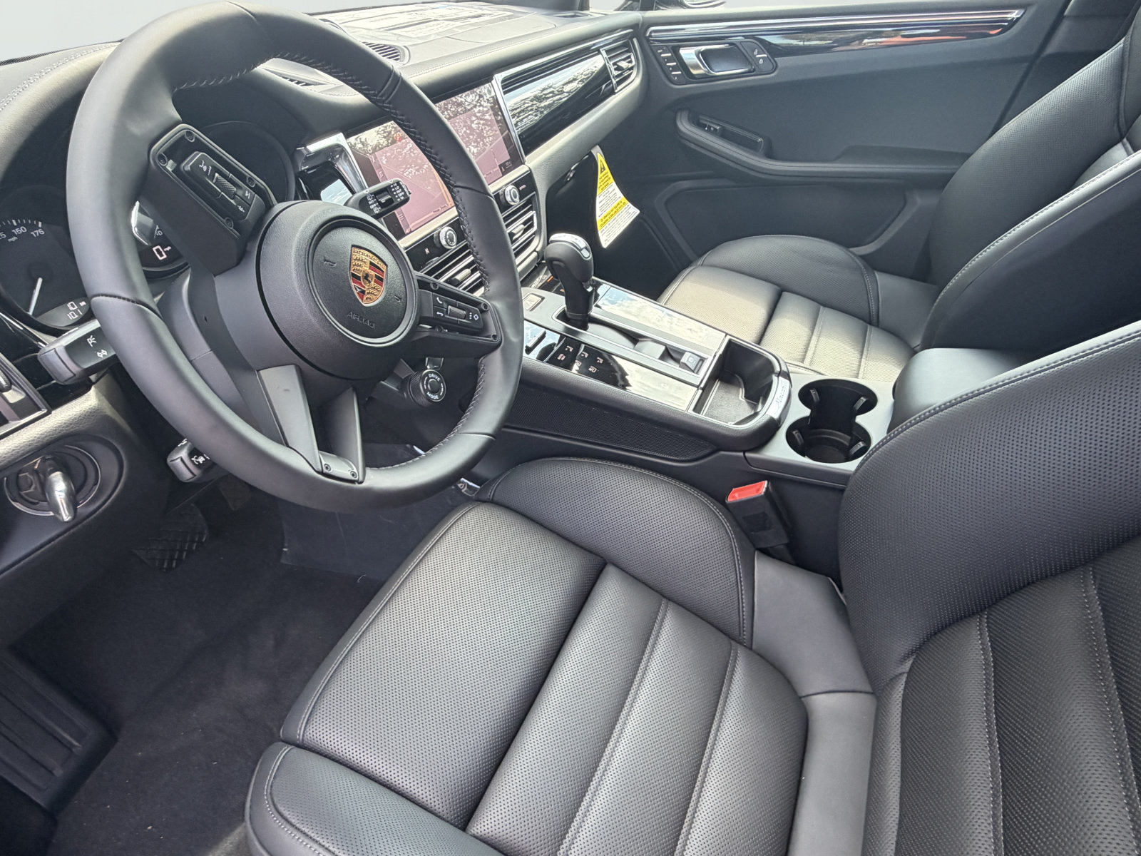 New 2026 Porsche Macan AWD/4WD image 4