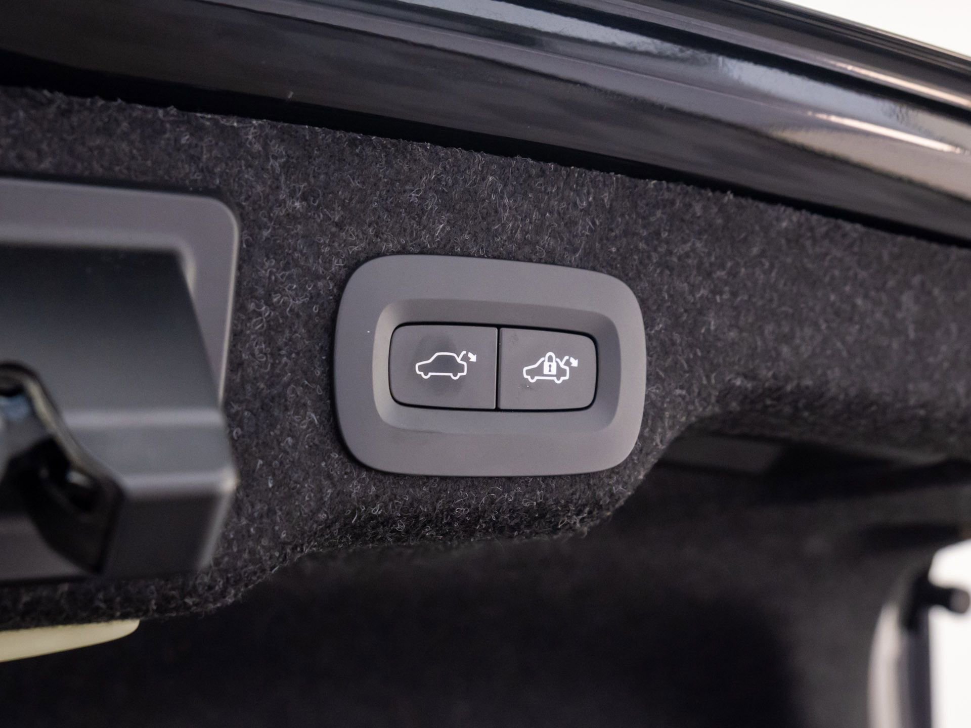 Used 2023 Volvo S90 B6 Ultimate image 34