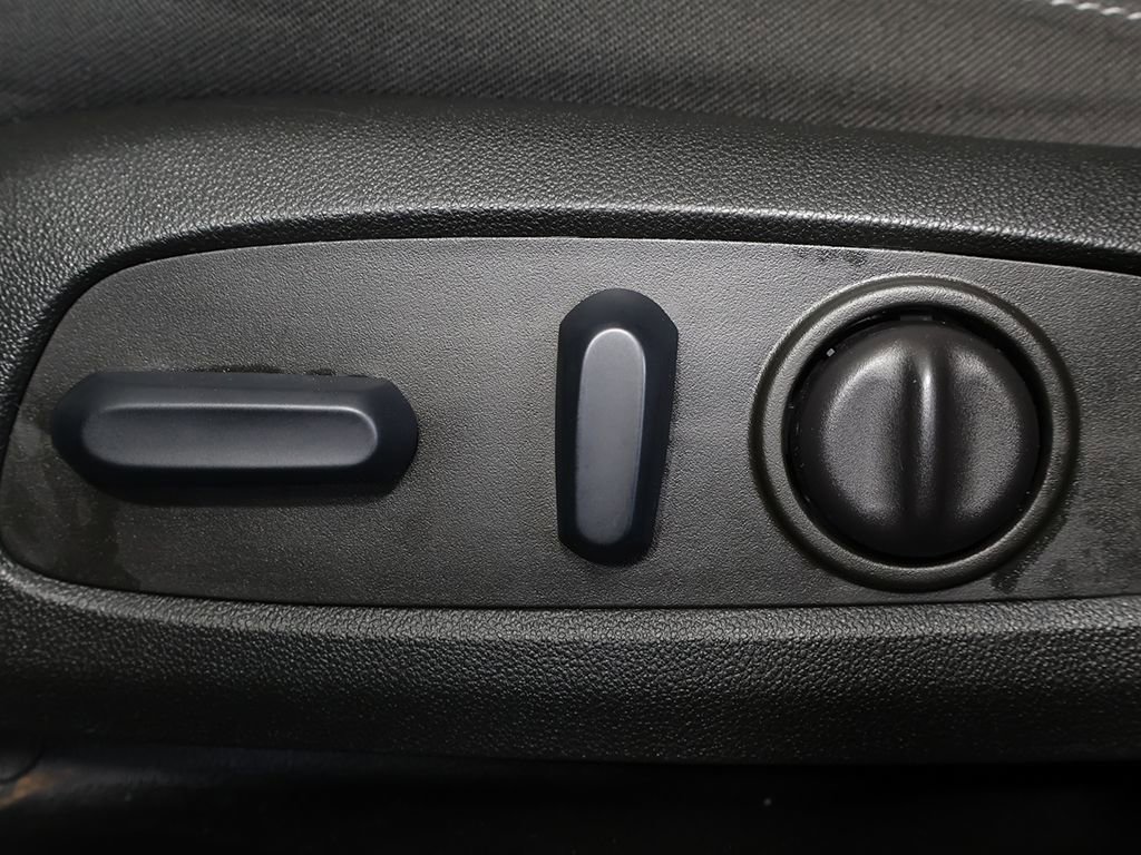 Used 2023 GMC Terrain SLE w/ Driver Convenience Package FWD image 29