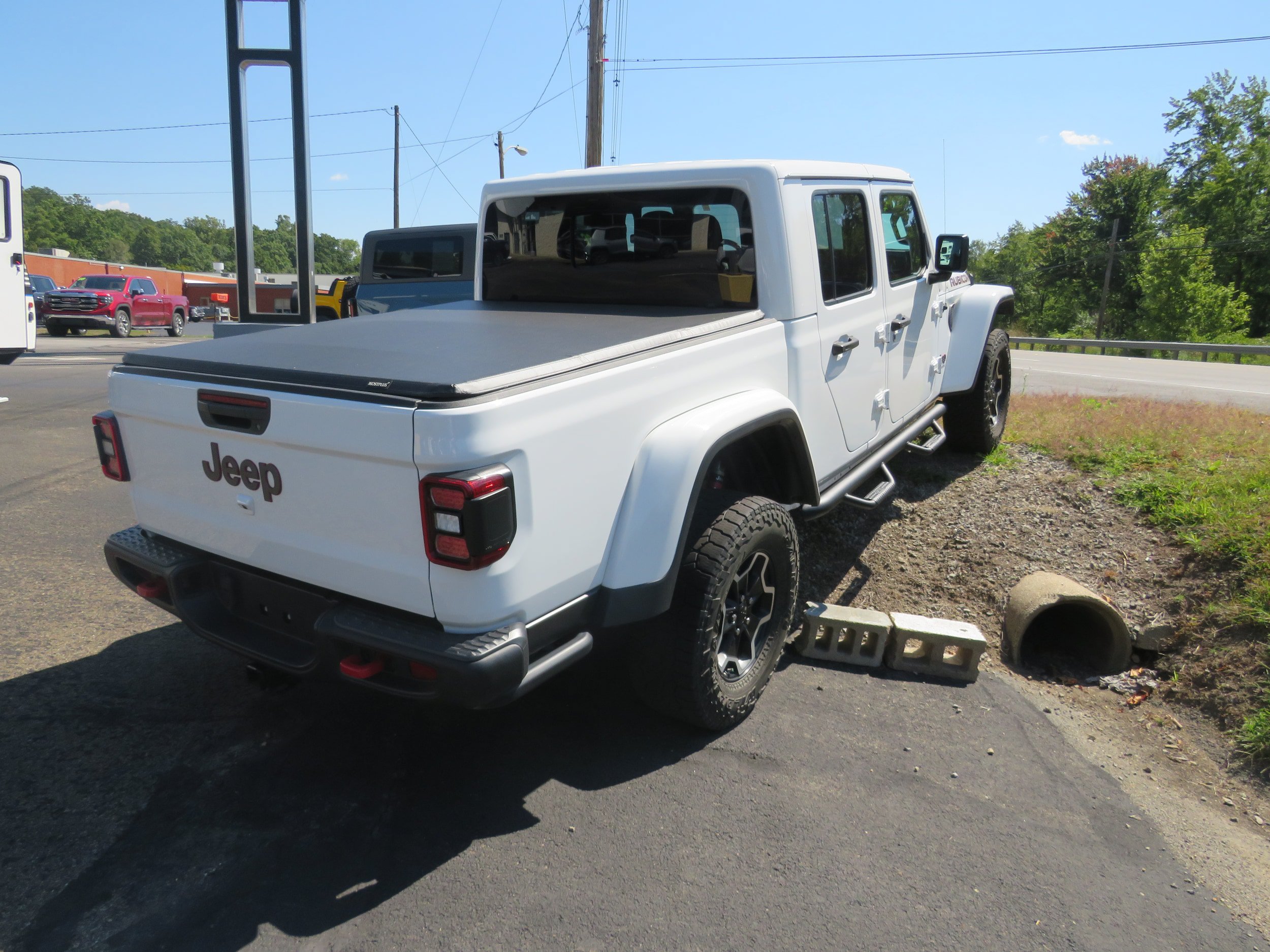Used 2021 Jeep Gladiator Rubicon AWD/4WD image 7