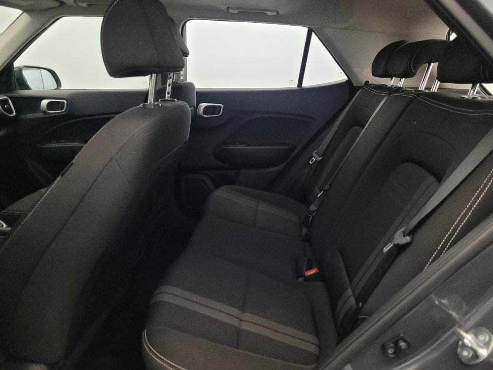 Used 2024 Hyundai Venue SEL FWD image 18