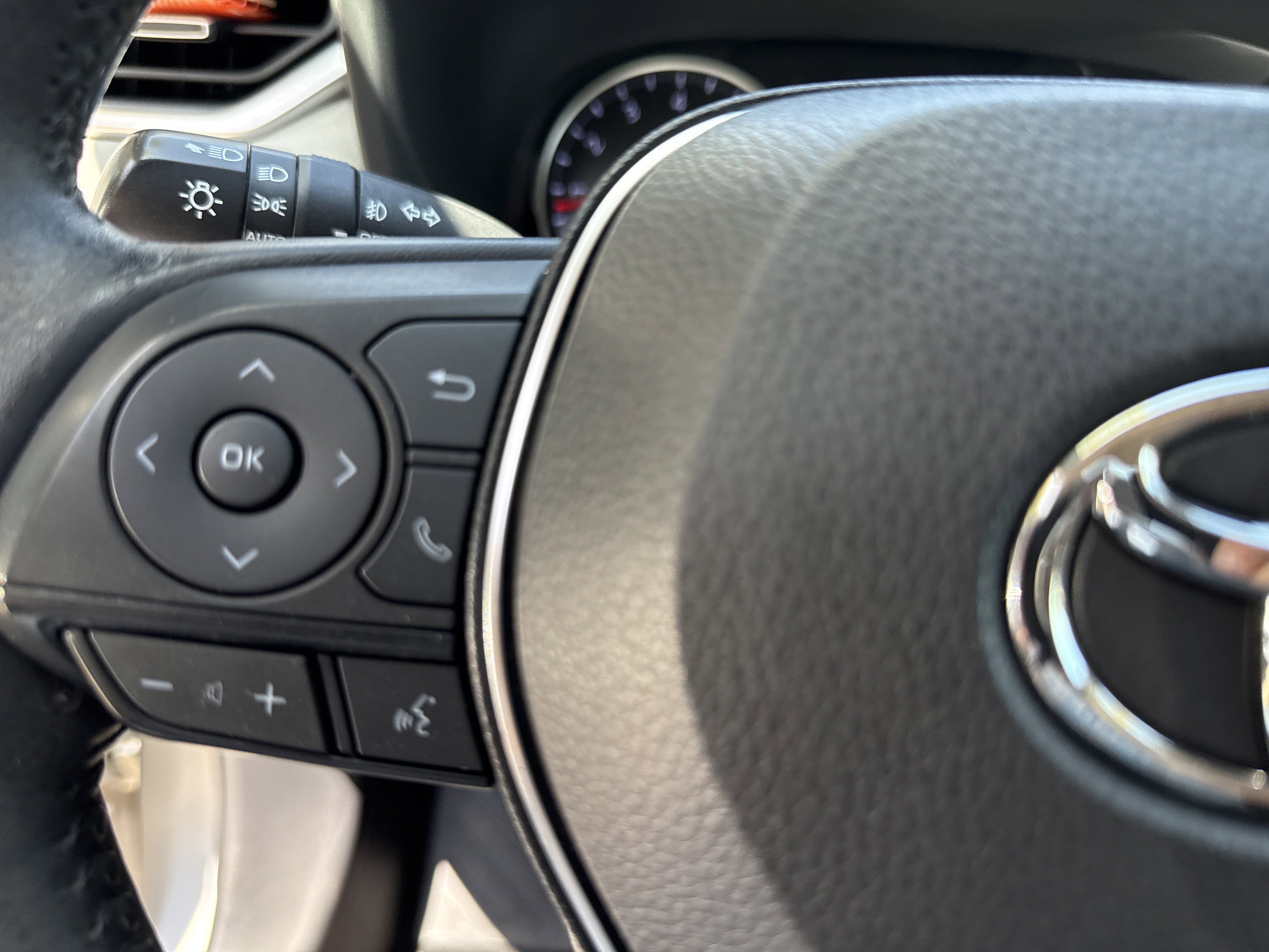 Used 2019 Toyota RAV4 XLE Premium w/ Cold Weather Package AWD/4WD image 24