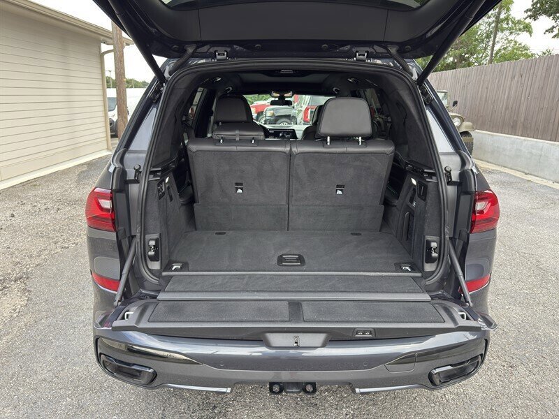 Used 2021 BMW X7 xDrive40i w/ M Sport Package AWD/4WD image 32