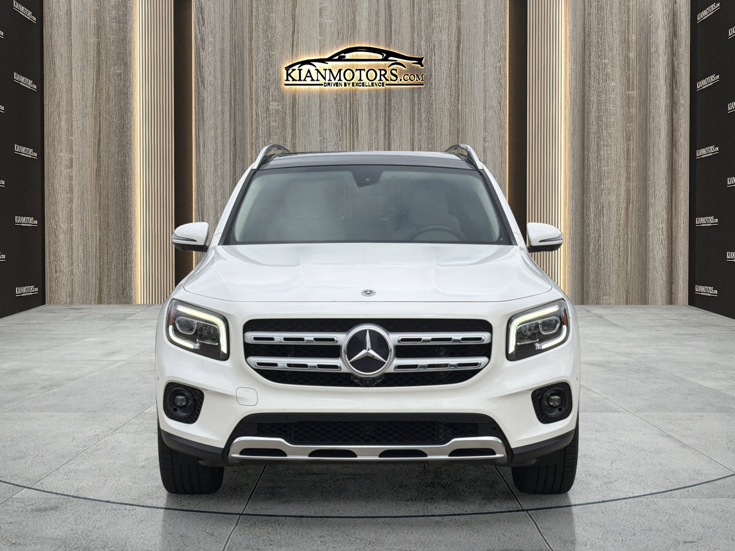 Used 2021 Mercedes-Benz GLB 250 4MATIC image 2