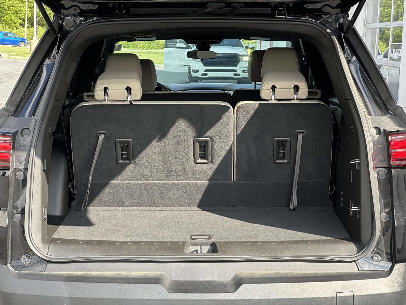 Used 2023 Chevrolet Traverse LS w/ Safety Package FWD image 15