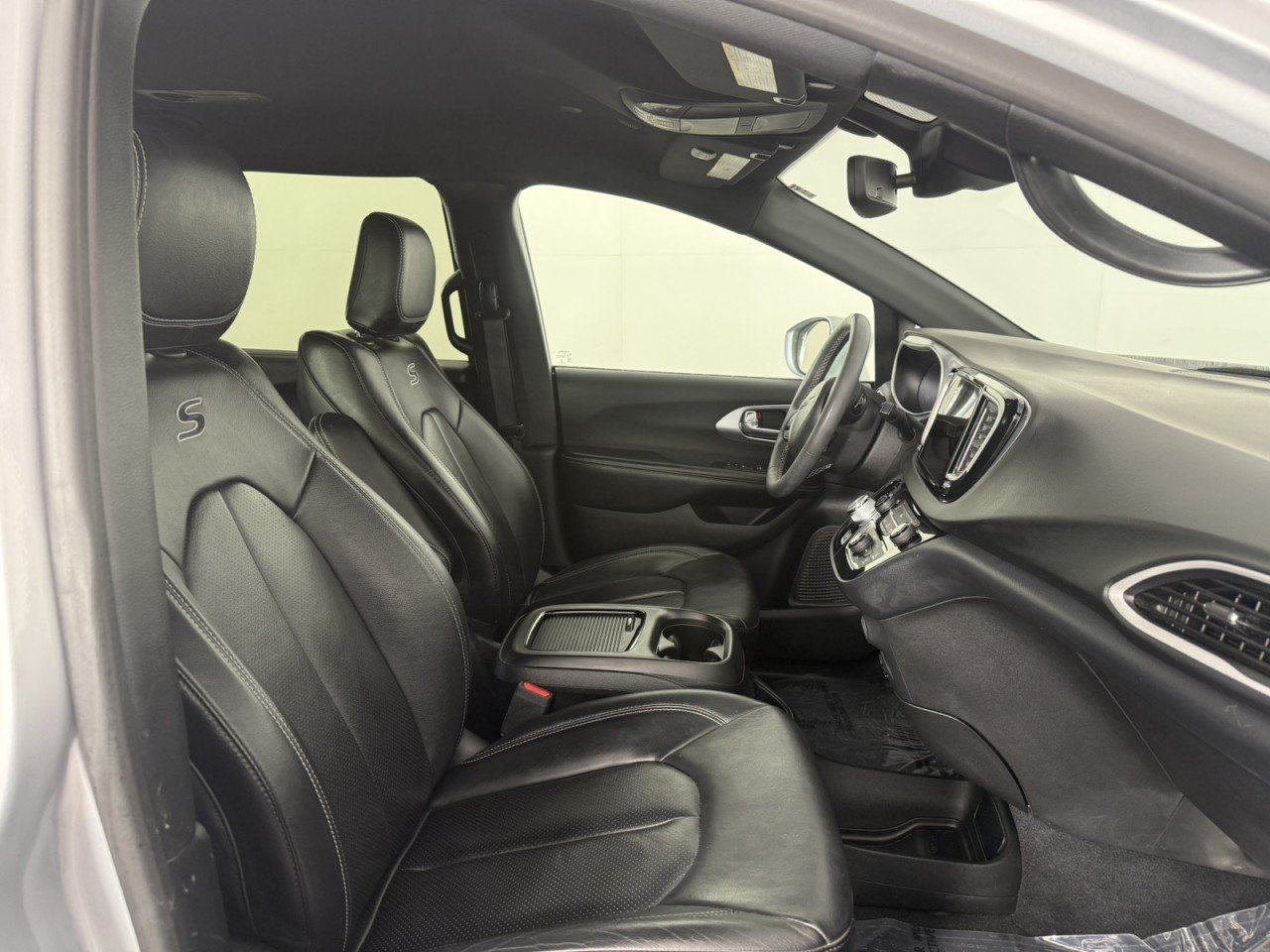Used 2022 Chrysler Pacifica Touring-L w/ S Appearance Package FWD image 10