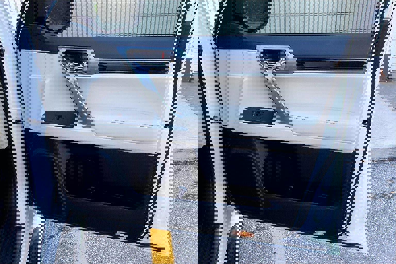 Used 2023 Lexus GX 460 Luxury w/ Accessory Package image 25