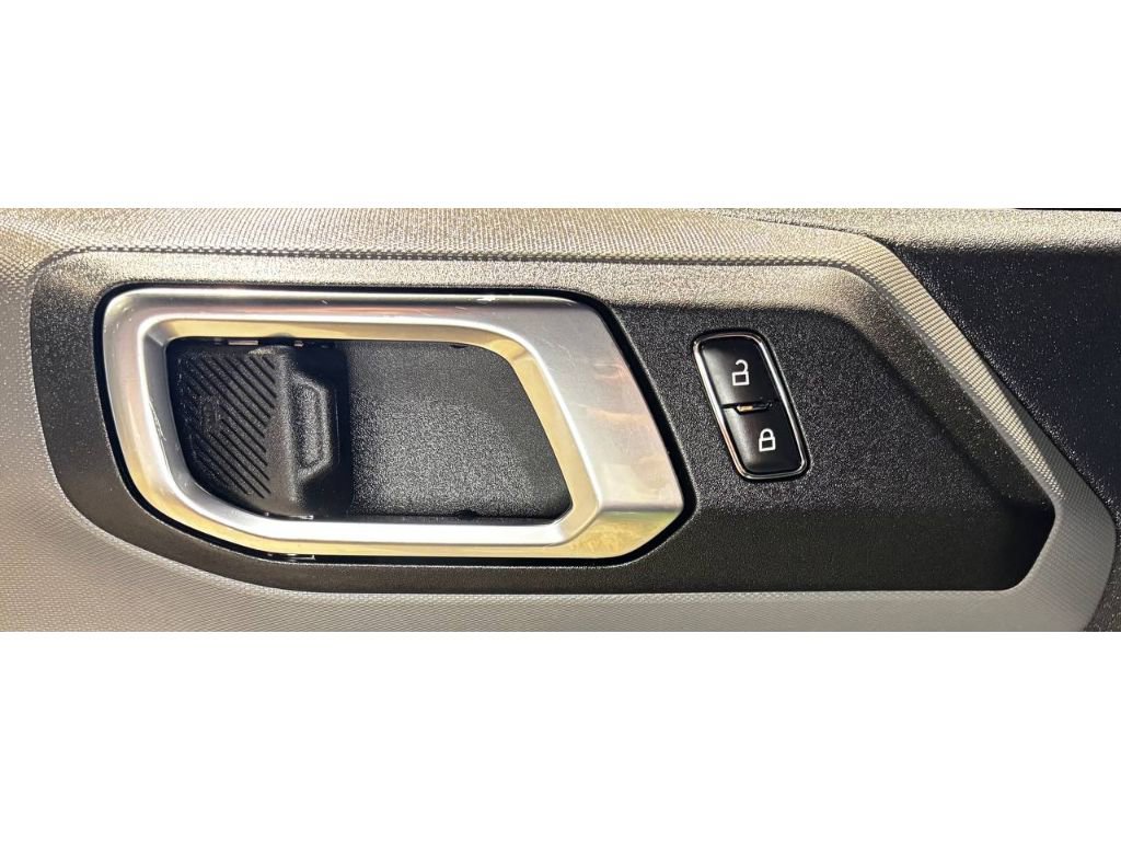 Used 2024 Ford Bronco Everglades image 33