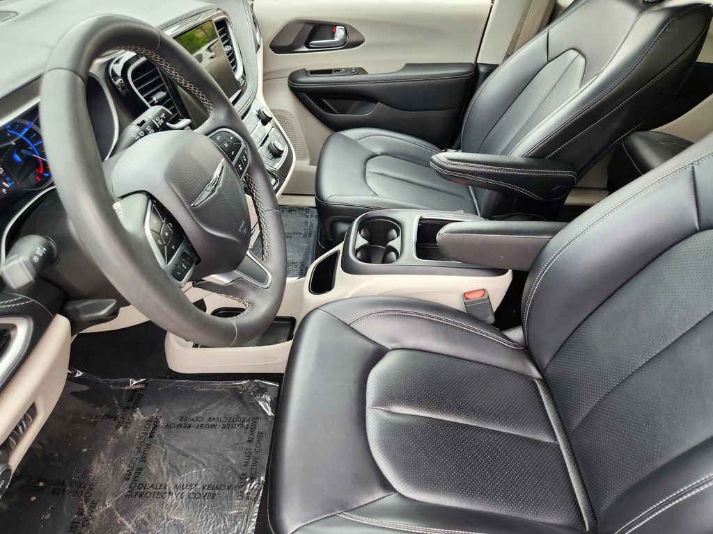 Used 2024 Chrysler Pacifica Limited FWD image 4