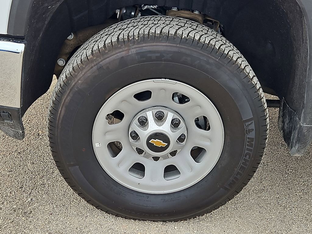 Used 2025 Chevrolet Silverado 2500 LT w/ Convenience Package image 13