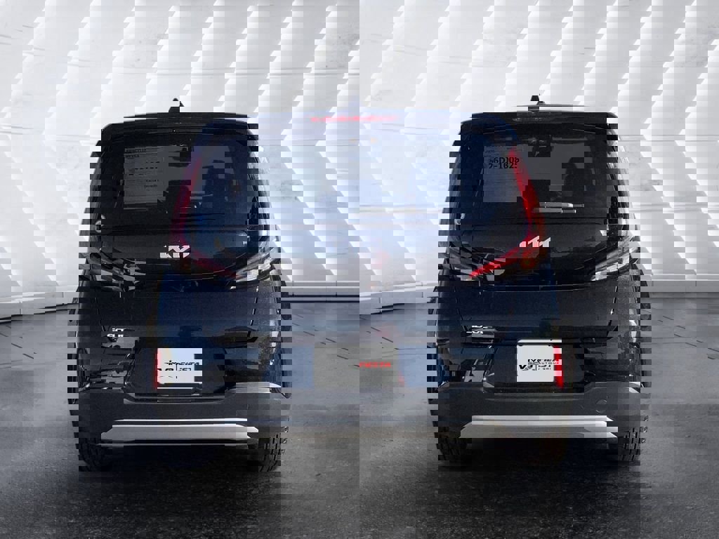 Used 2023 Kia Soul LX w/ Option Group 015 FWD image 5