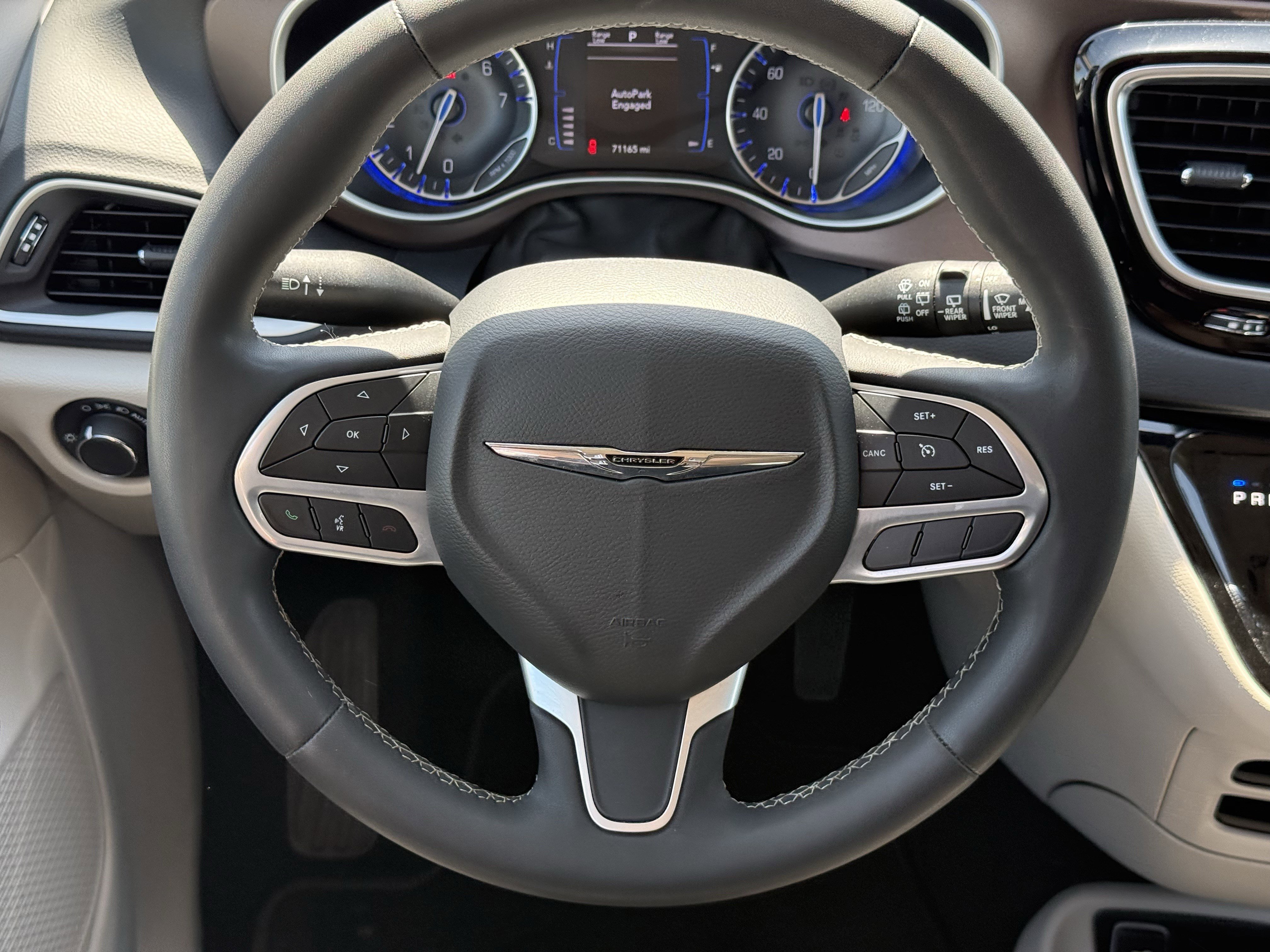 Used 2023 Chrysler Voyager LX image 15