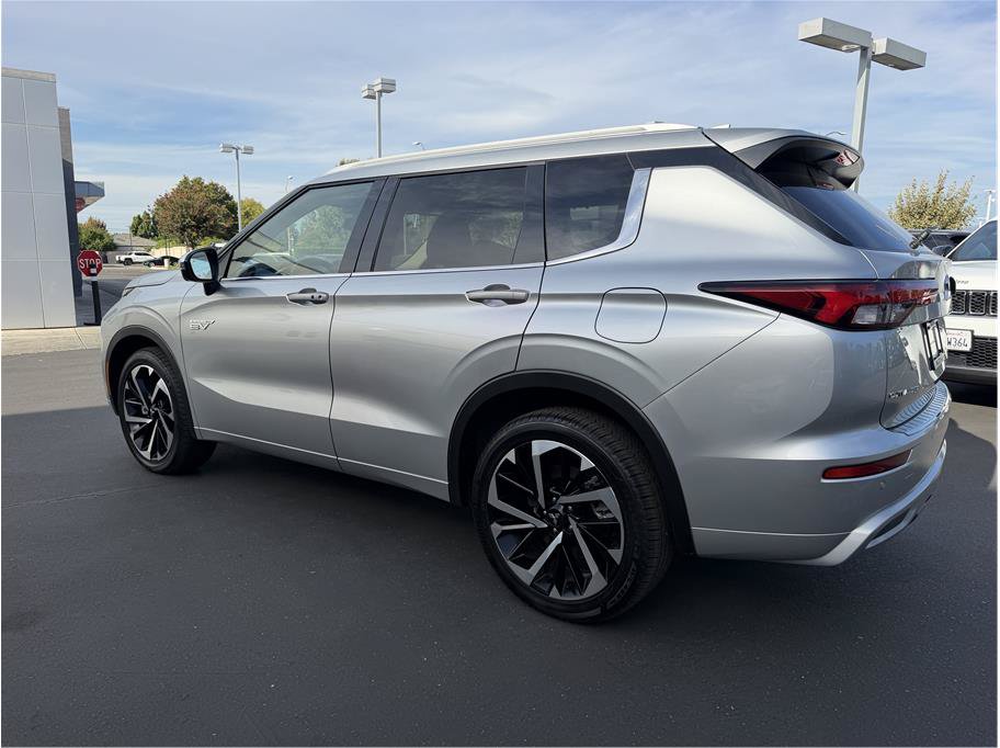 Used 2025 Mitsubishi Outlander 4WD Plug-In Hybrid image 7