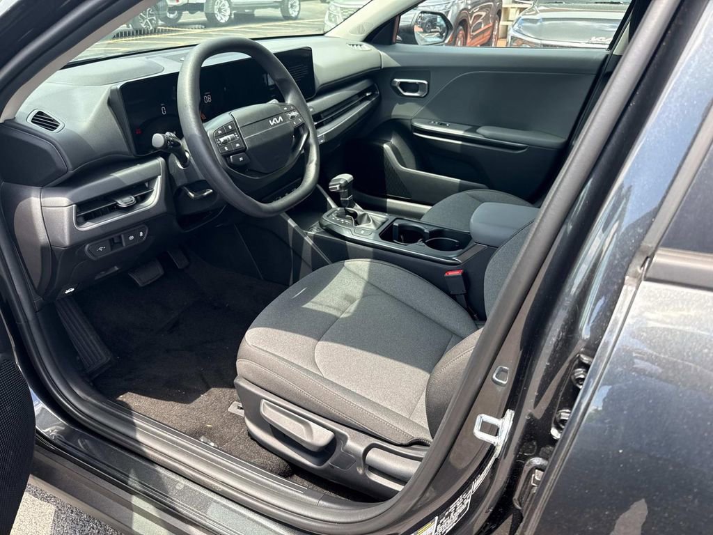 New 2025 Kia K4 LXS image 9