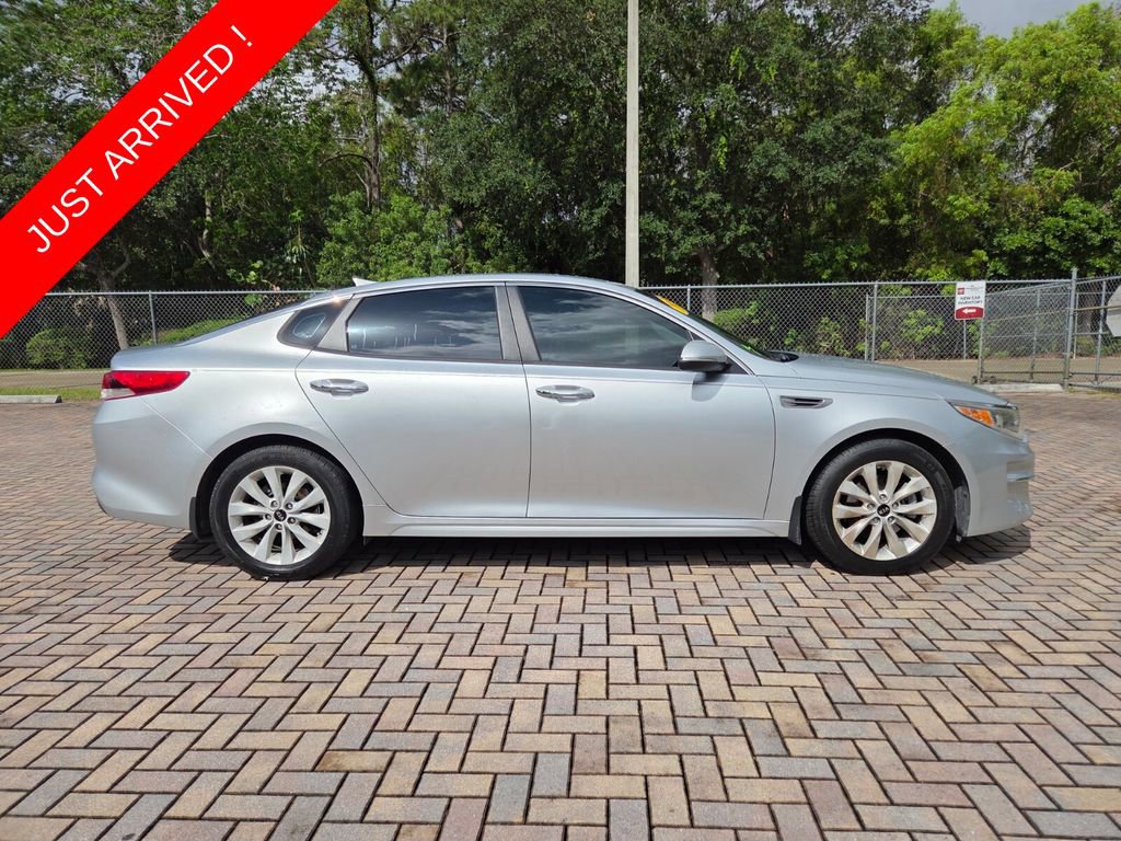 Used 2018 Kia Optima LX w/ 17" Alloy Wheels Package FWD image 12
