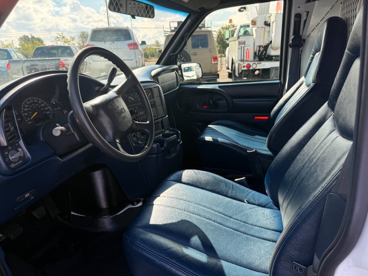 Used 2000 GMC Safari RWD image 18