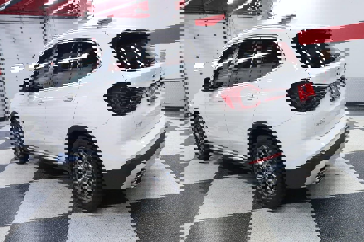 Used 2024 BMW X3 sDrive30i w/ Premium Package image 6