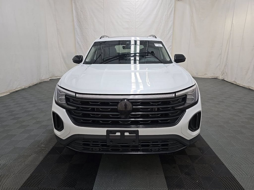Used 2024 Volkswagen Atlas SEL AWD/4WD image 2