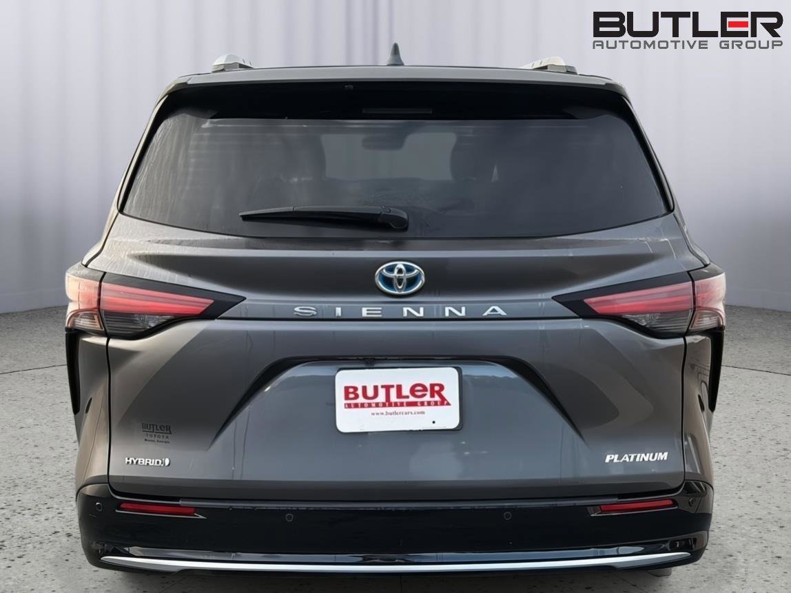 Certified 2025 Toyota Sienna Platinum FWD image 5