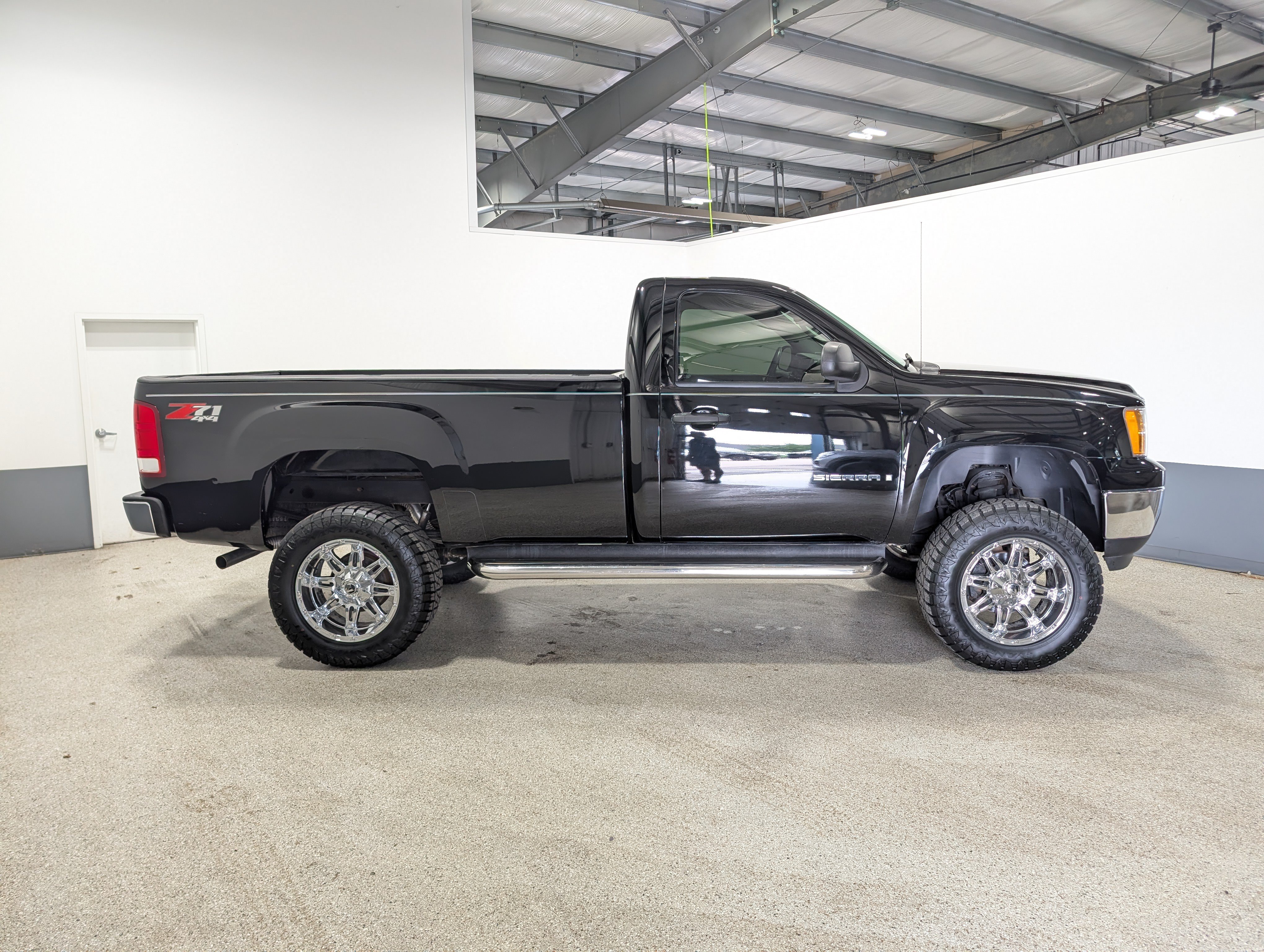 Used 2007 GMC Sierra 1500 SLE w/ SLE/SLT Trailering Package AWD/4WD image 2