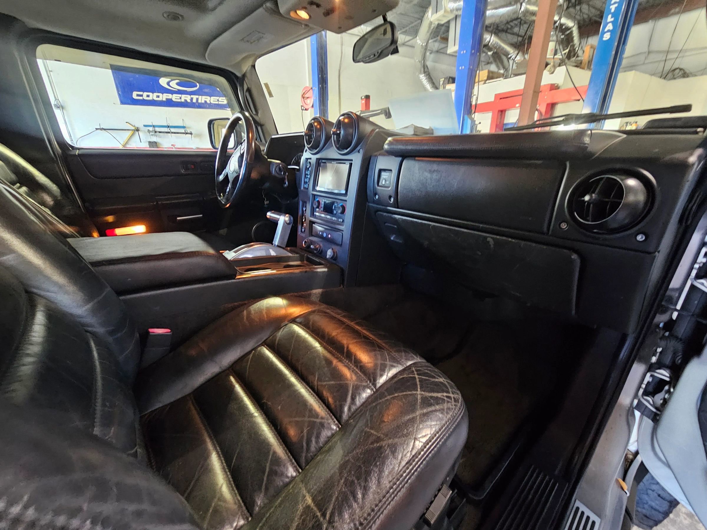 Used 2005 HUMMER H2 SUT w/ Preferred Equipment Group image 25