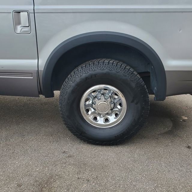 Used 2001 Ford Excursion XLT image 32