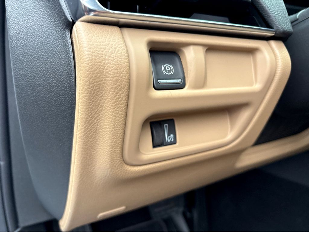 New 2025 Cadillac XT5 Luxury image 16