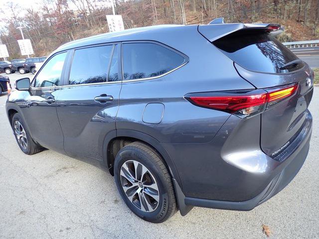 Certified 2023 Toyota Highlander XLE image 8