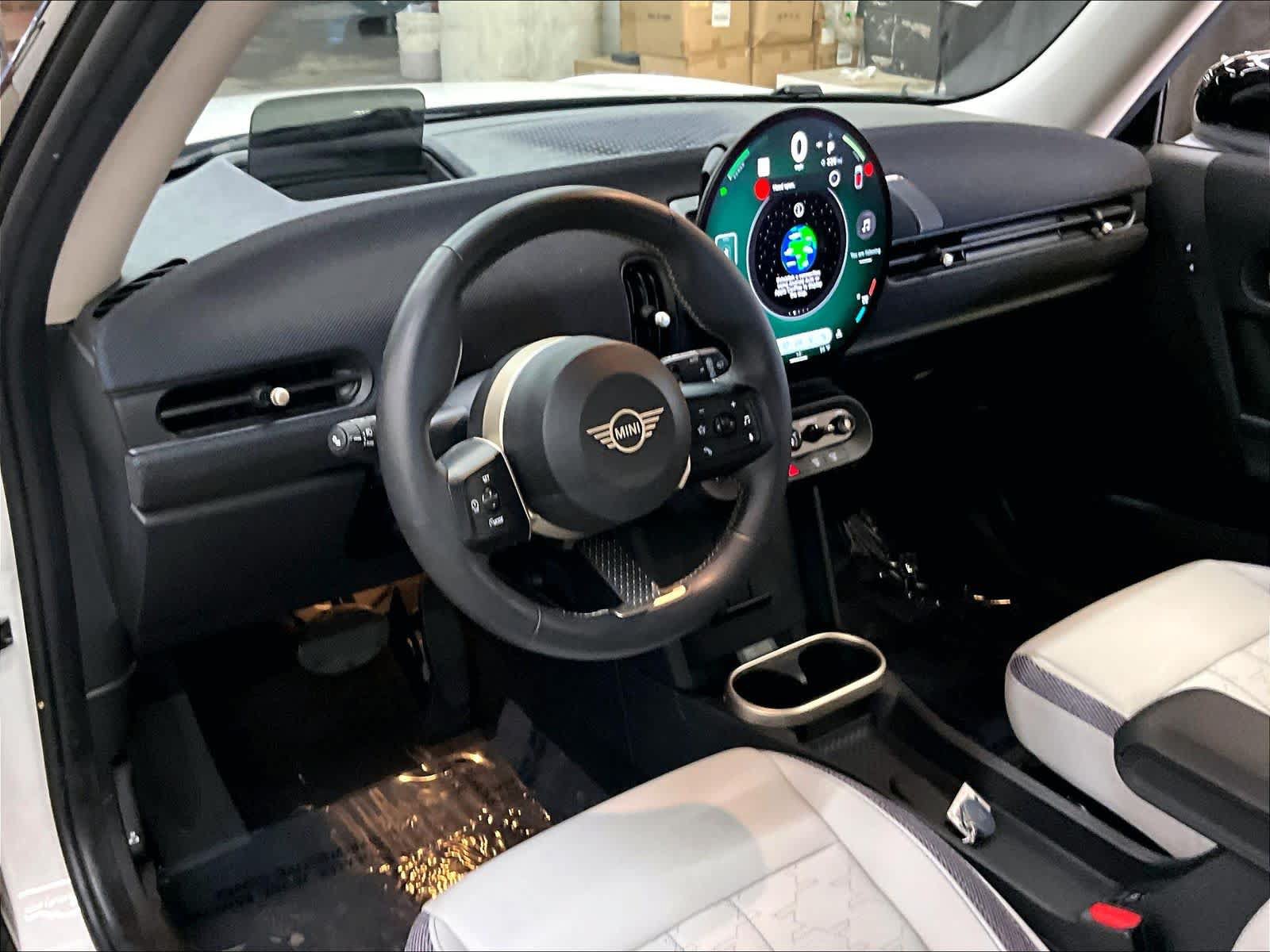 Used 2025 MINI Cooper 2-Door Hardtop FWD image 18