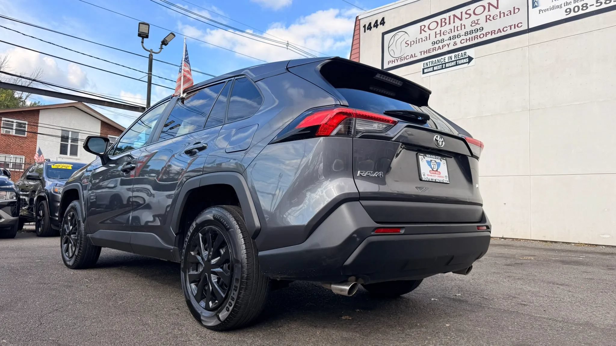 Used 2022 Toyota RAV4 LE FWD image 8
