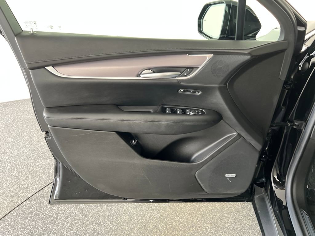 Used 2018 Cadillac XT5 Luxury w/ Driver Awareness Package FWD image 12