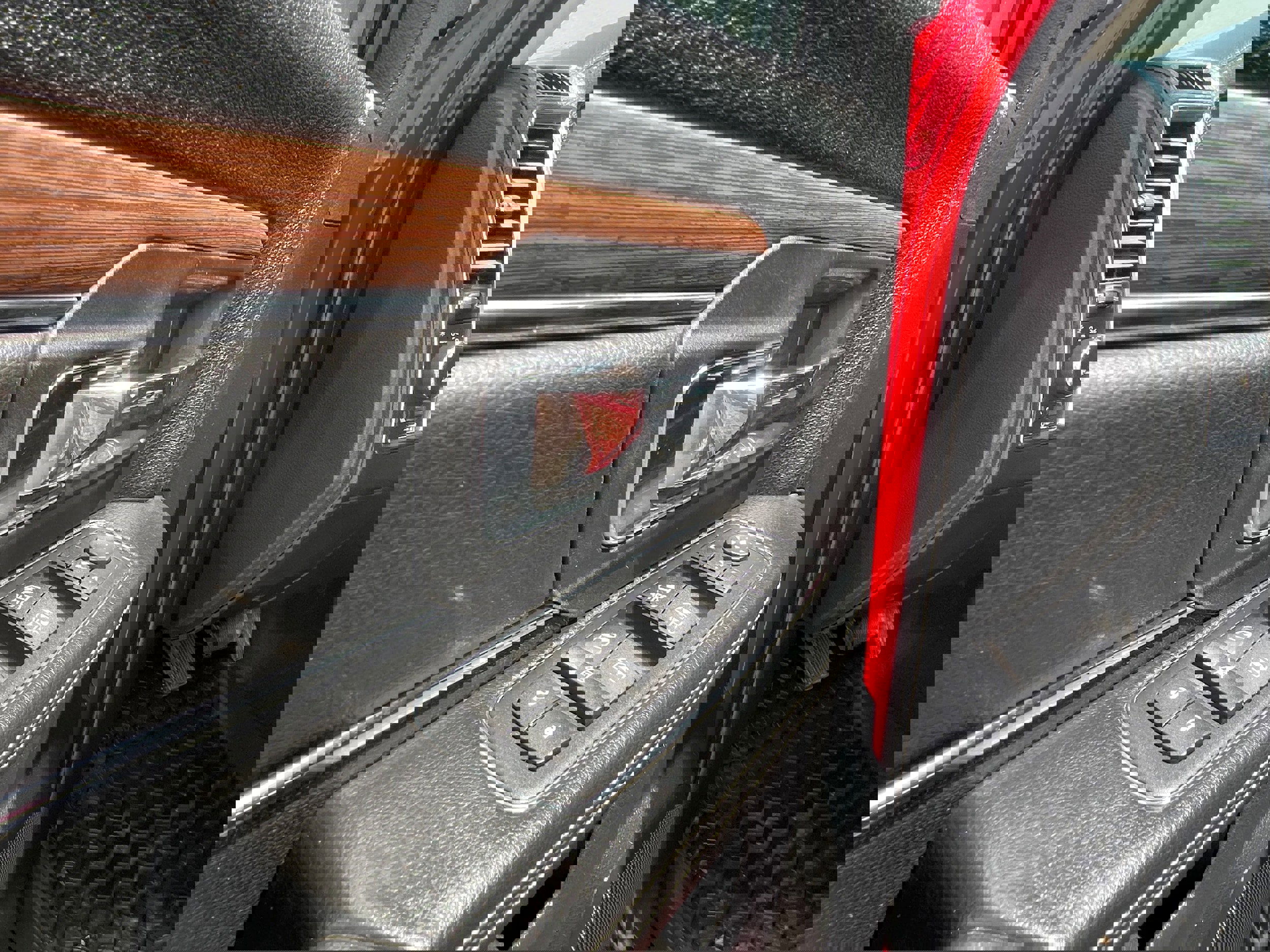 Used 2016 RAM 1500 Laramie w/ Convenience Group image 10