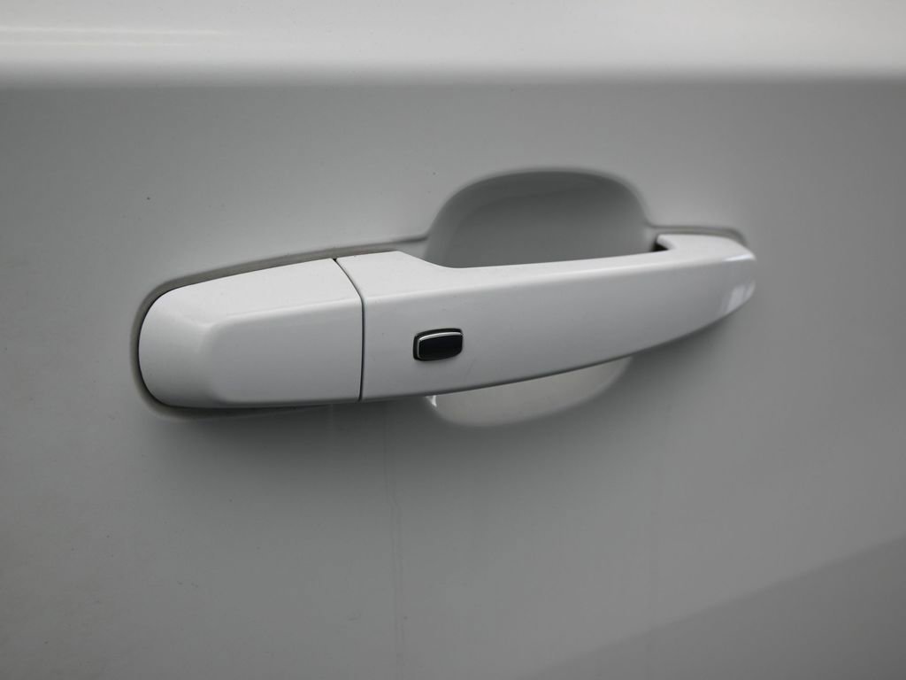 Used 2023 Chevrolet Traverse LS image 34