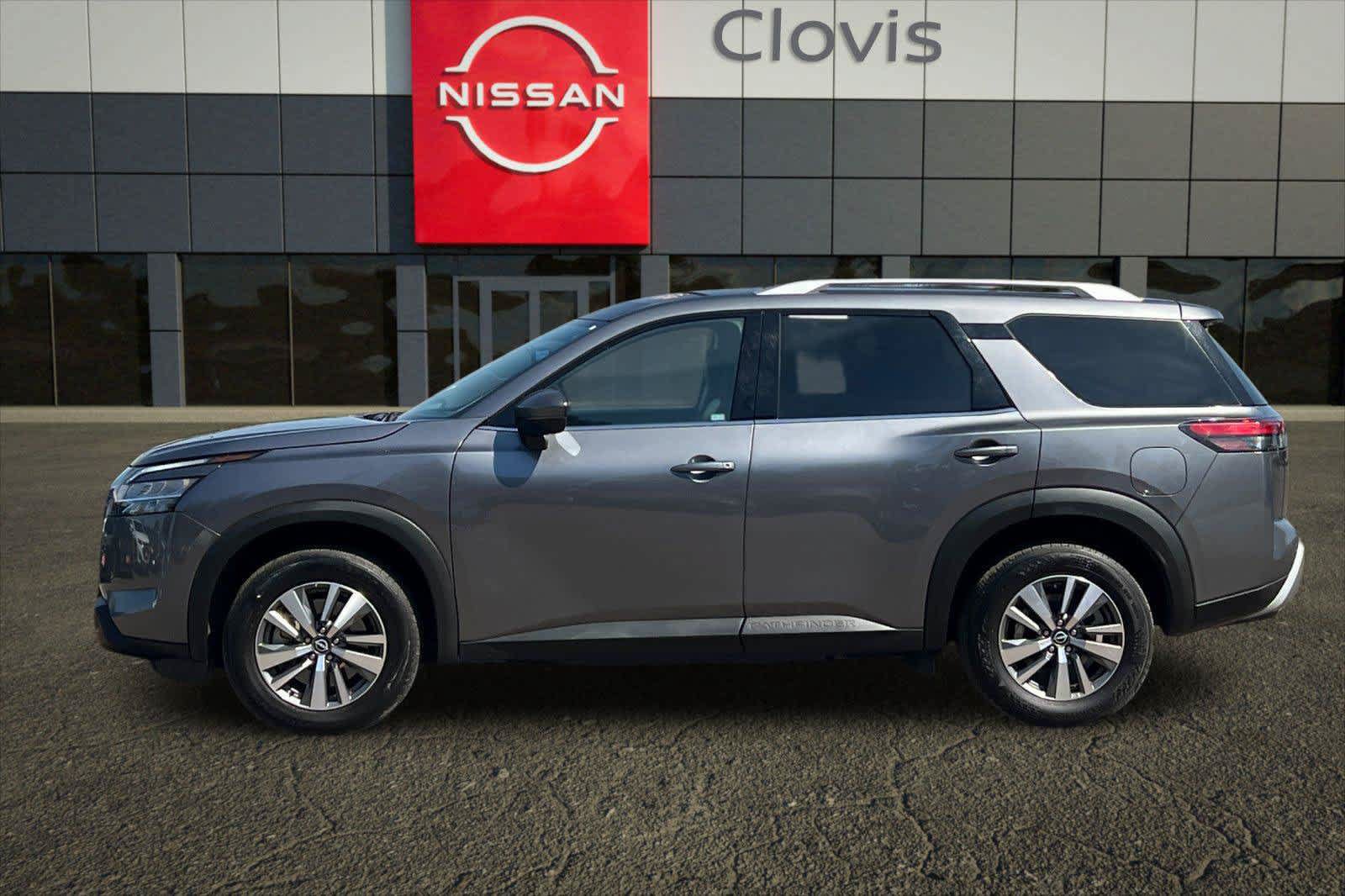 Used 2025 Nissan Pathfinder SL FWD image 6