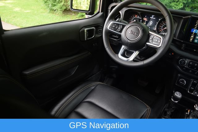 Used 2024 Jeep Wrangler Unlimited Sahara w/ Technology Group AWD/4WD image 2