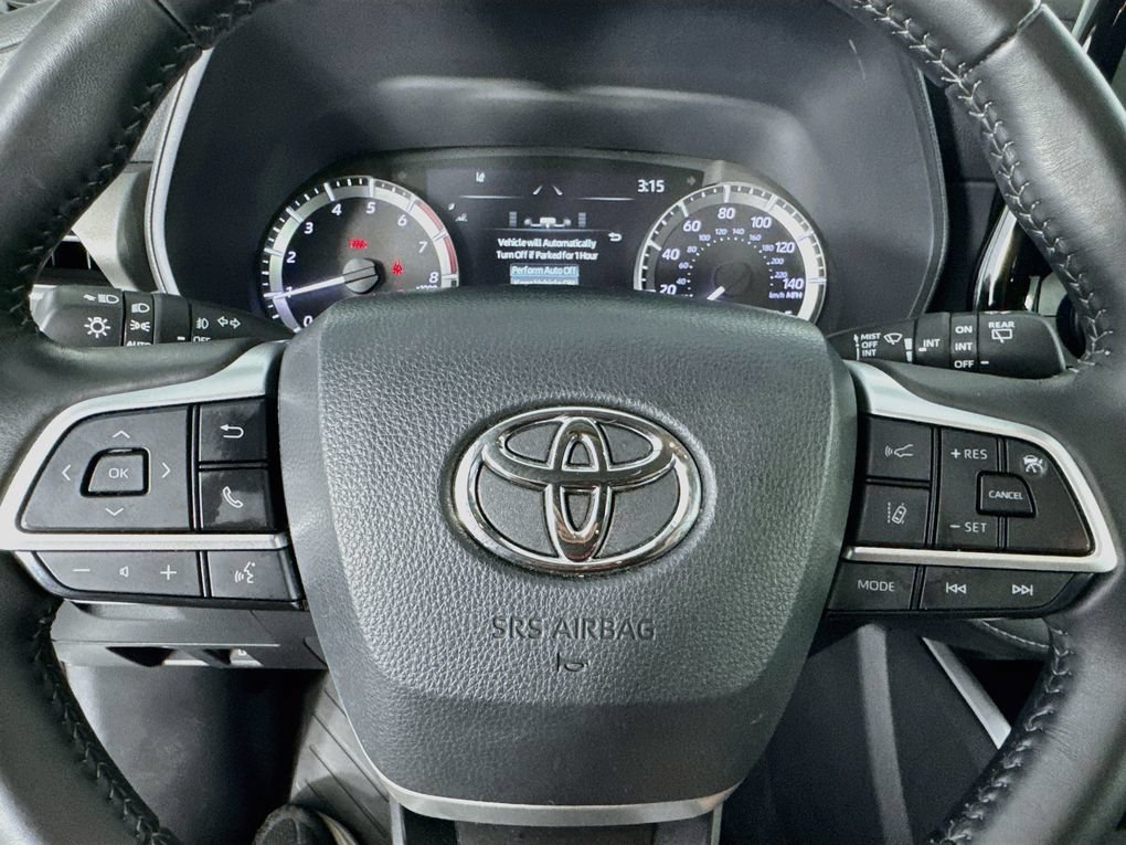 Used 2024 Toyota Highlander LE AWD/4WD image 15