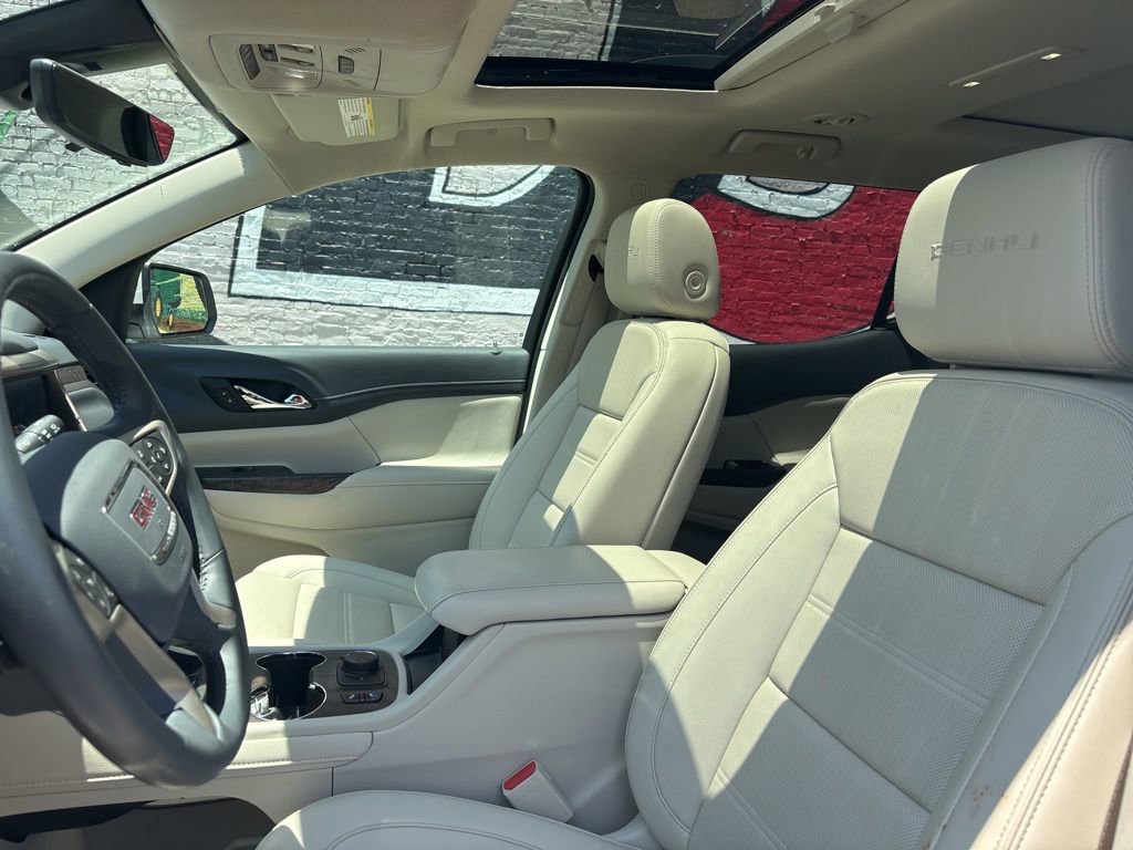 Used 2021 GMC Acadia Denali w/ Denali Technology Package FWD image 14