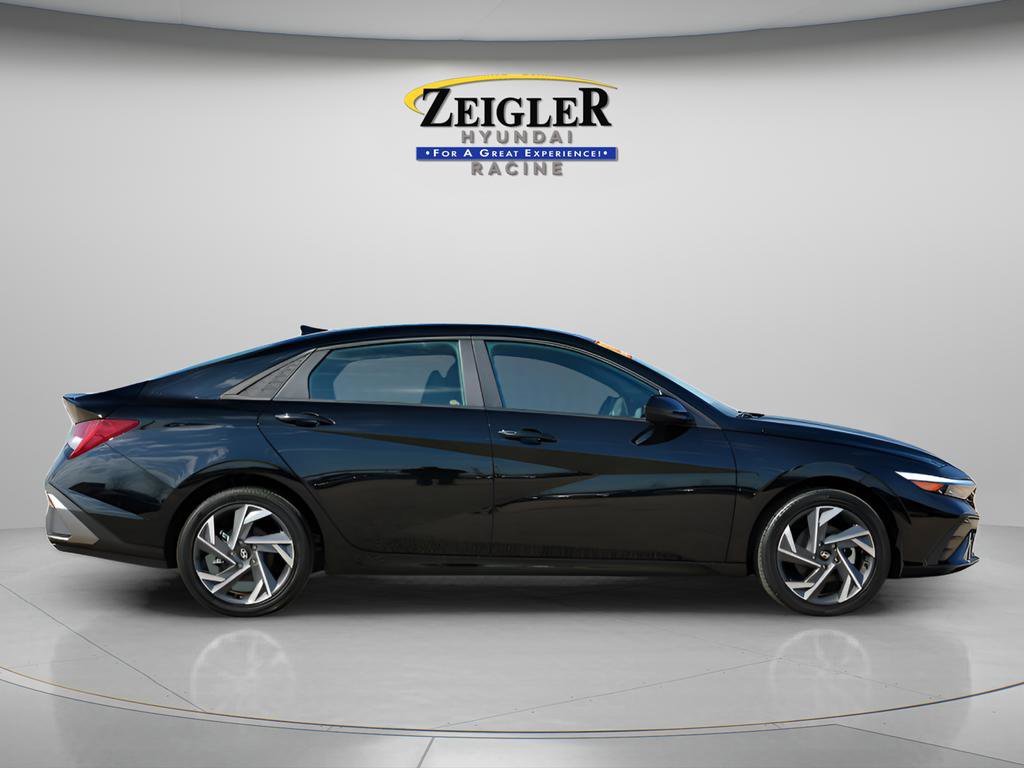 Used 2025 Hyundai Elantra SEL FWD image 9