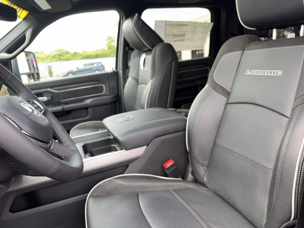 New 2026 RAM 3500 Laramie AWD/4WD image 9