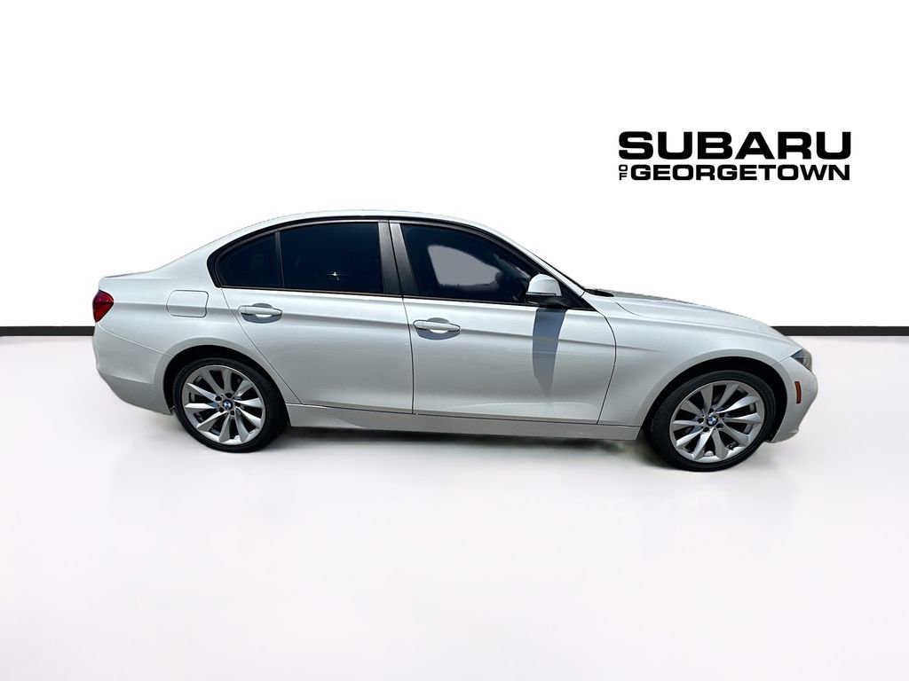 Used 2018 BMW 320i Sedan RWD image 9