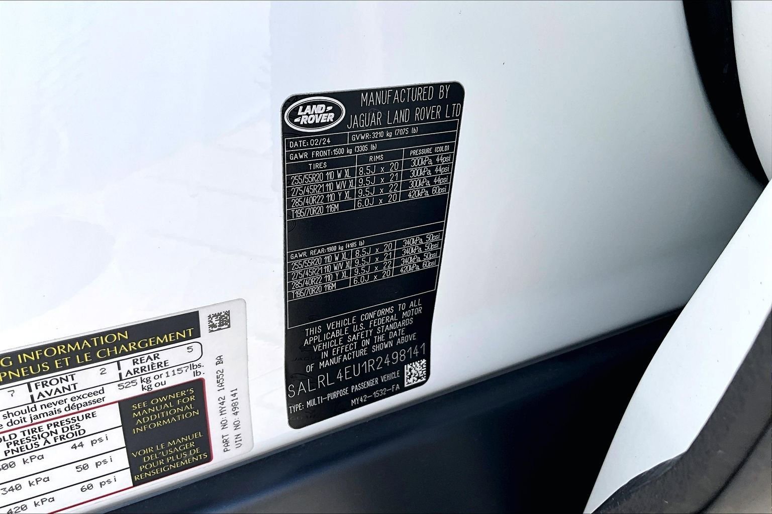 Used 2024 Land Rover Discovery Dynamic SE image 35