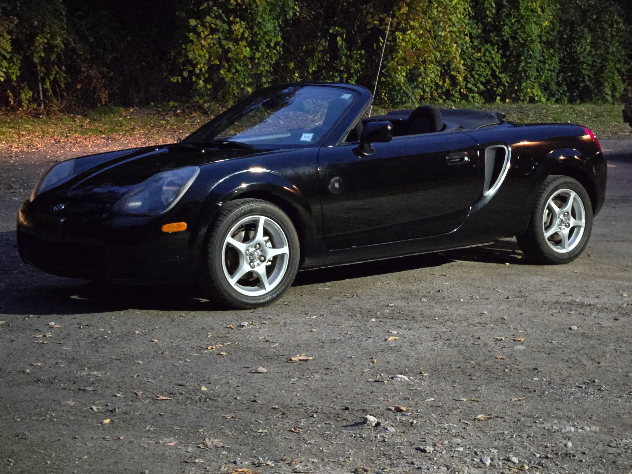 Used 2000 Toyota MR2 image 10