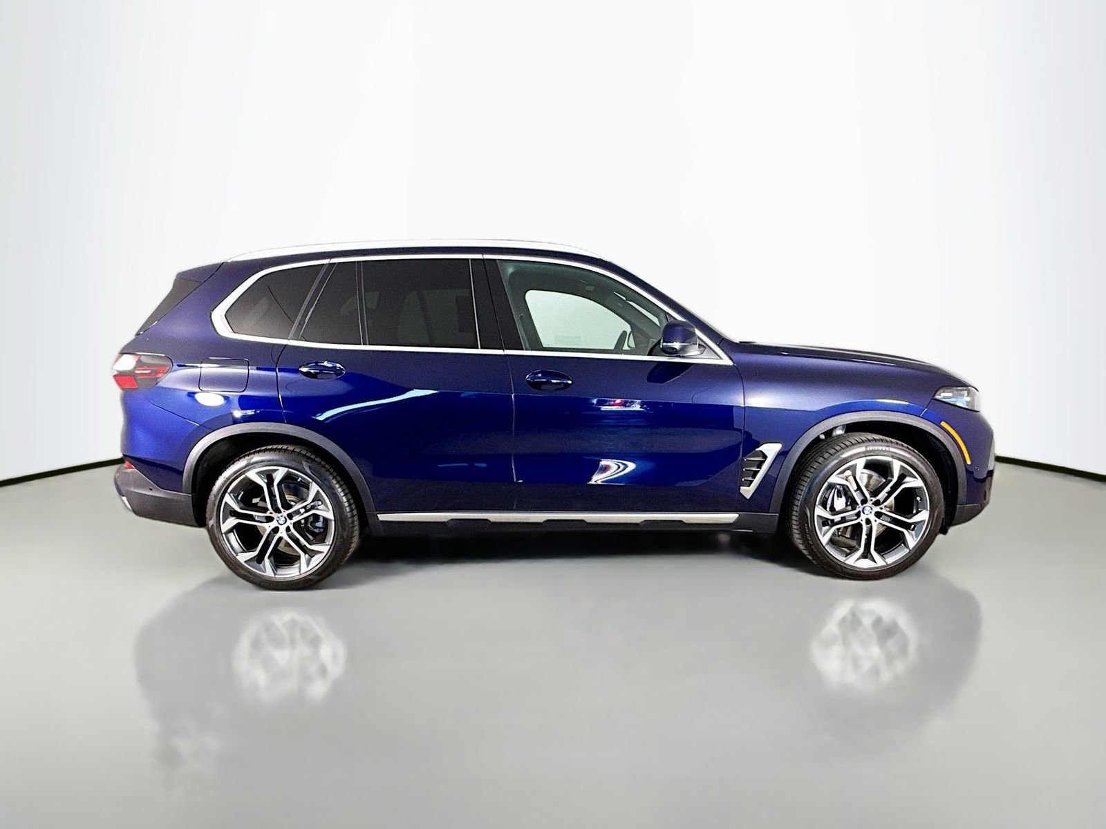 Used 2026 BMW X5 sDrive40i w/ Premium Package image 8