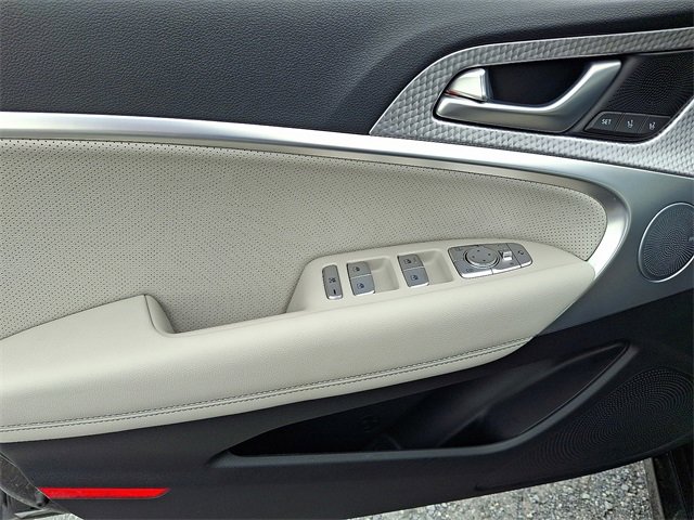 Used 2023 Genesis G70 3.3T w/ Sport Advanced Package image 13