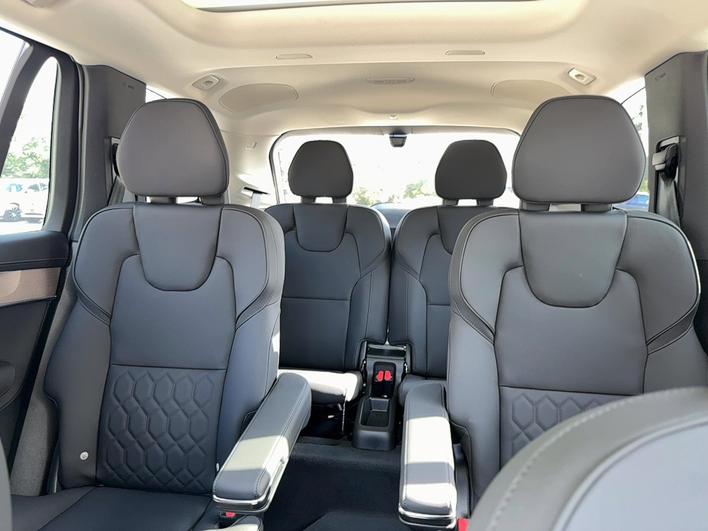 Used 2026 Volvo XC90 B6 Plus w/ Protection Package Premier AWD/4WD image 27