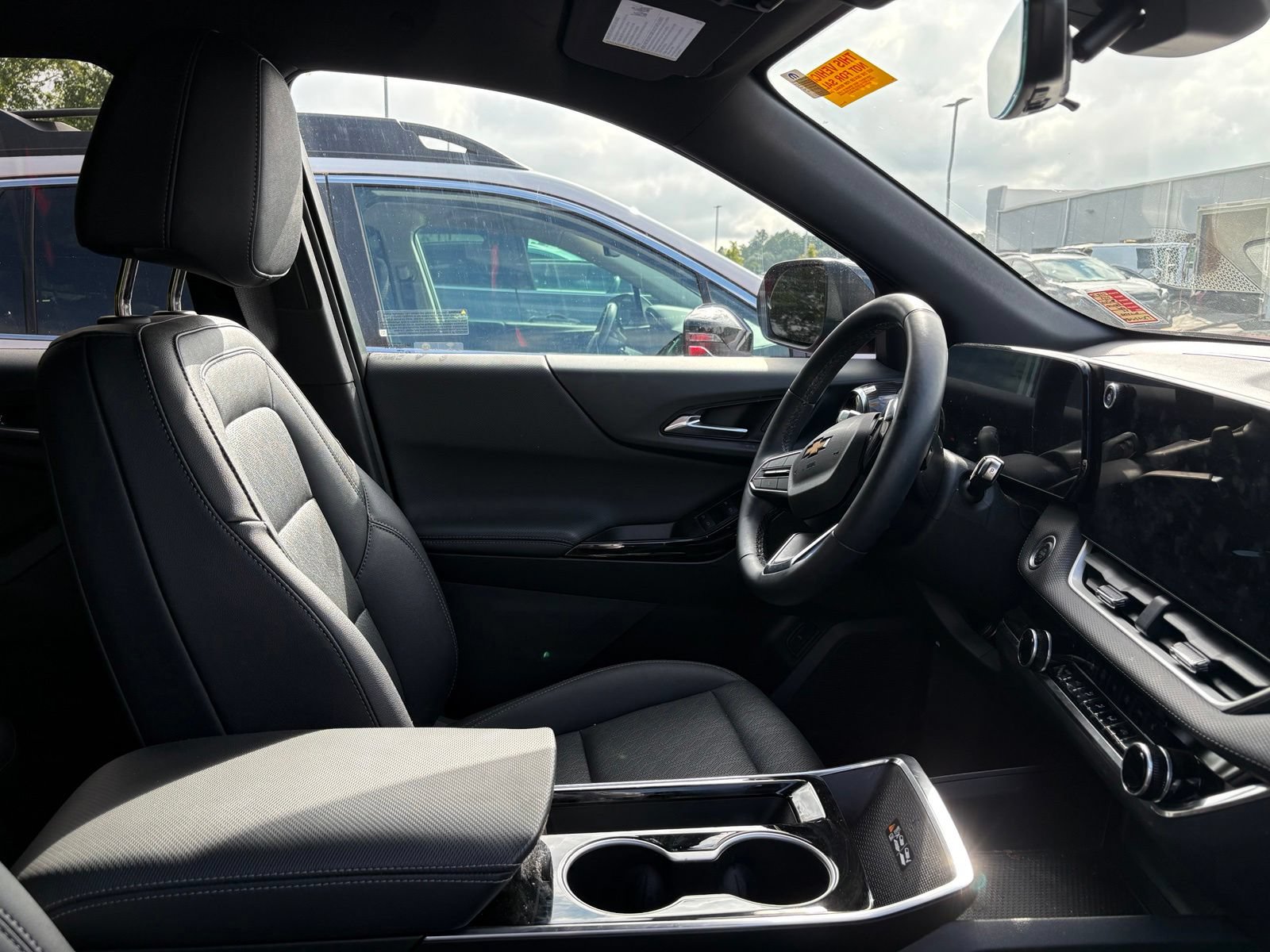 Used 2025 Chevrolet Equinox LT w/ Convenience Package II AWD/4WD image 9