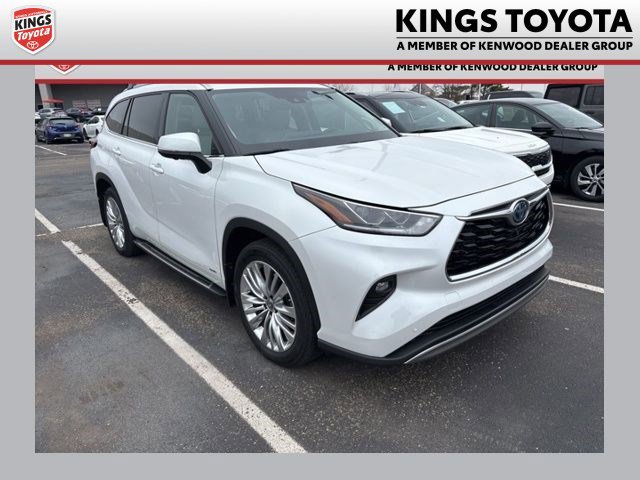 Used 2024 Toyota Highlander Platinum