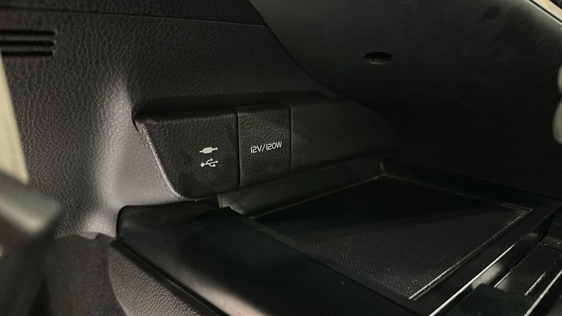 Used 2019 Toyota Camry SE w/ Carpet Mat Package FWD image 23